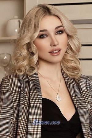 193561 - Julia Age: 20 - Russia